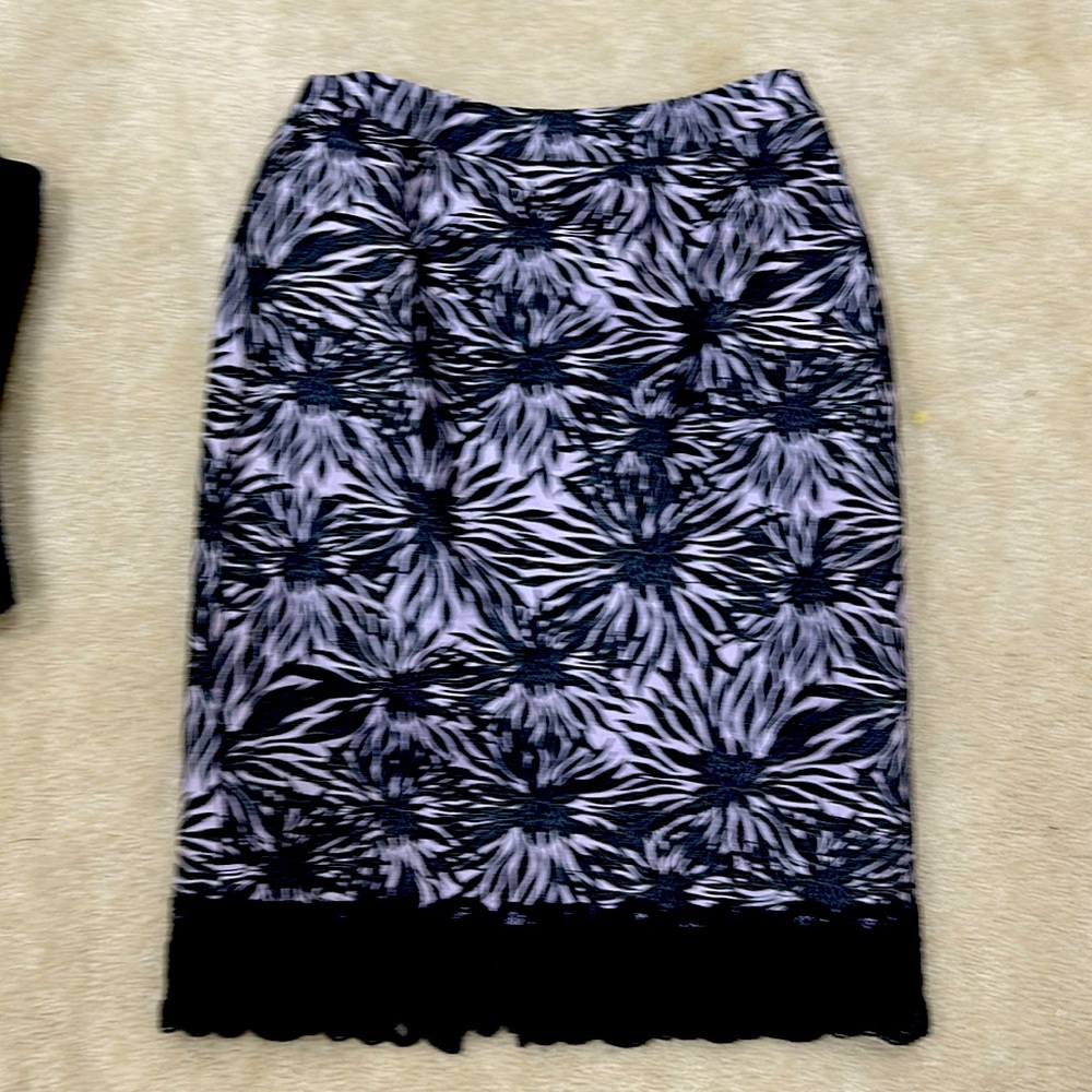 Women’s beautiful silk skirt w/black lace on bottom